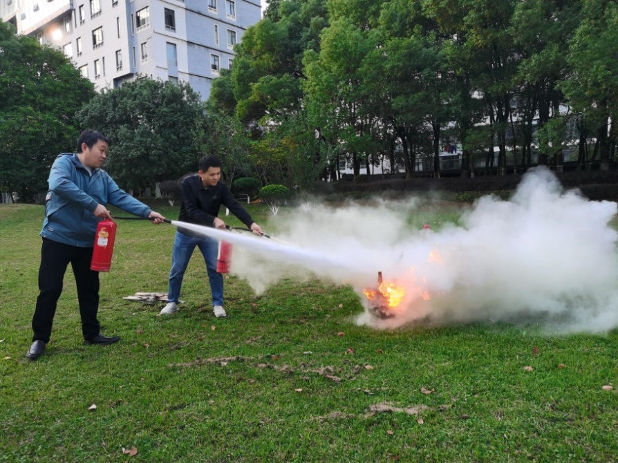 共筑安全防線，照亮前行之路 ——運(yùn)營中心開展年度消防演練活動